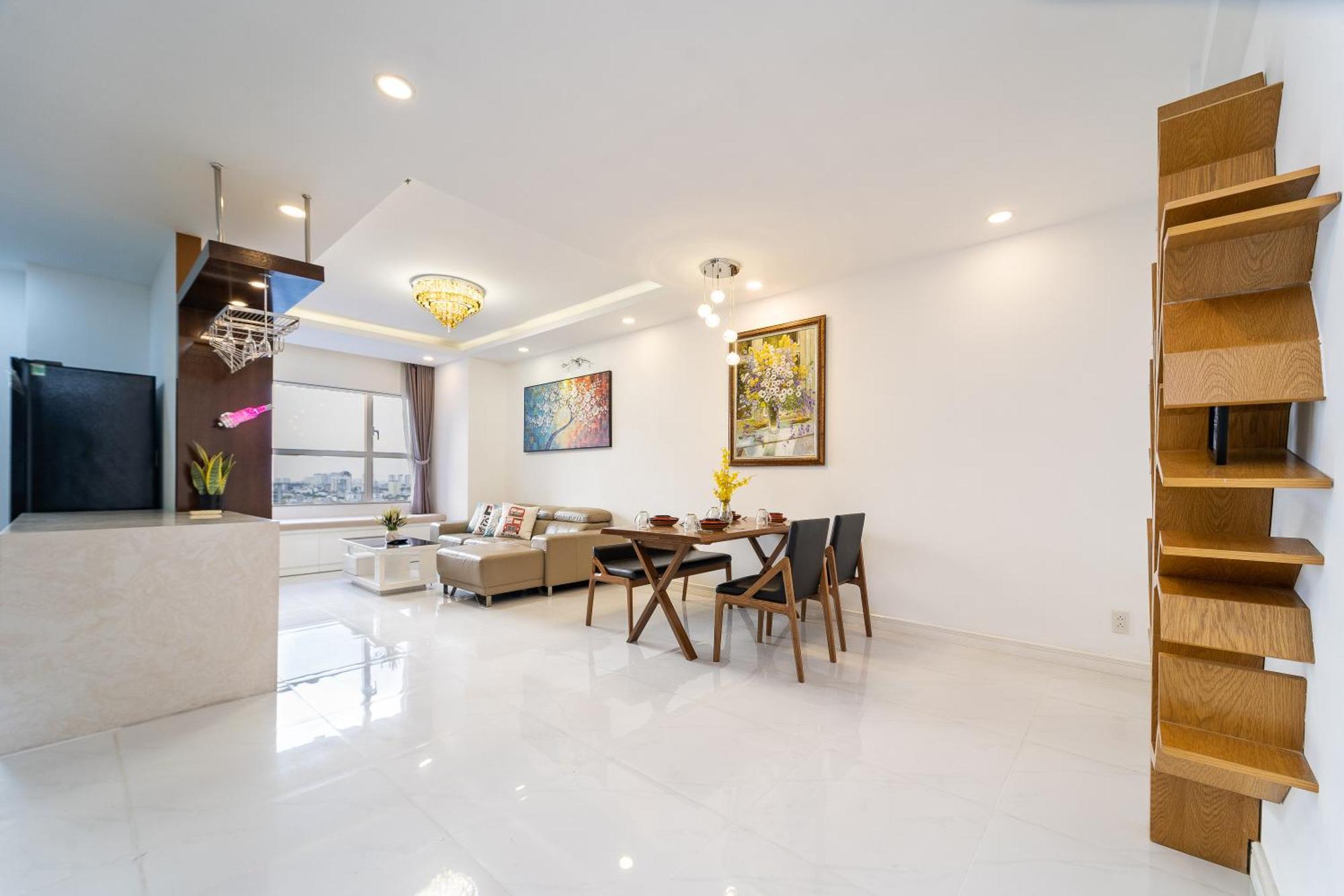 2br-vibrant Home-sunrise North-d7-hana's Appartement