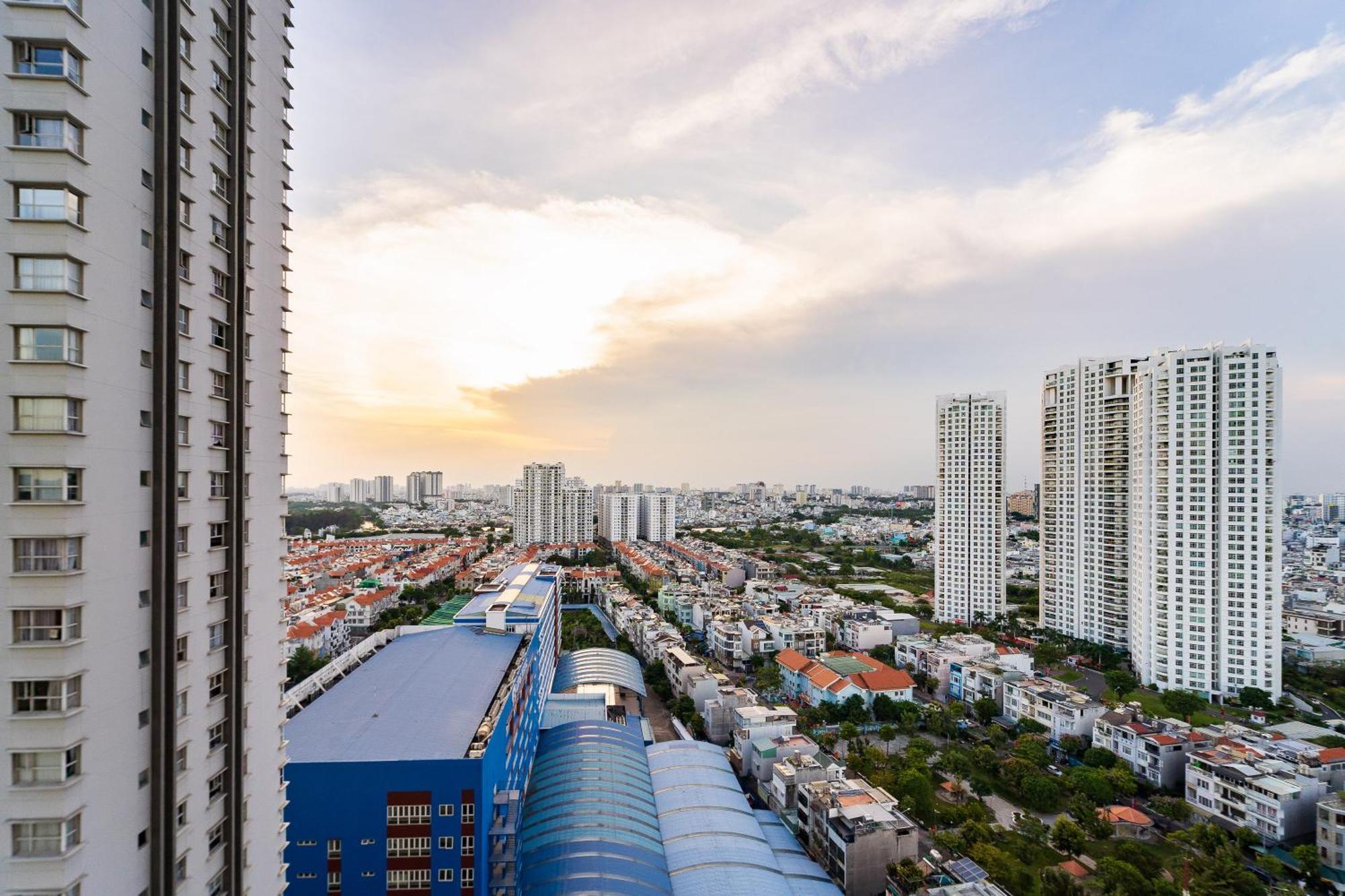 2br-vibrant Home-sunrise North-d7-hana's