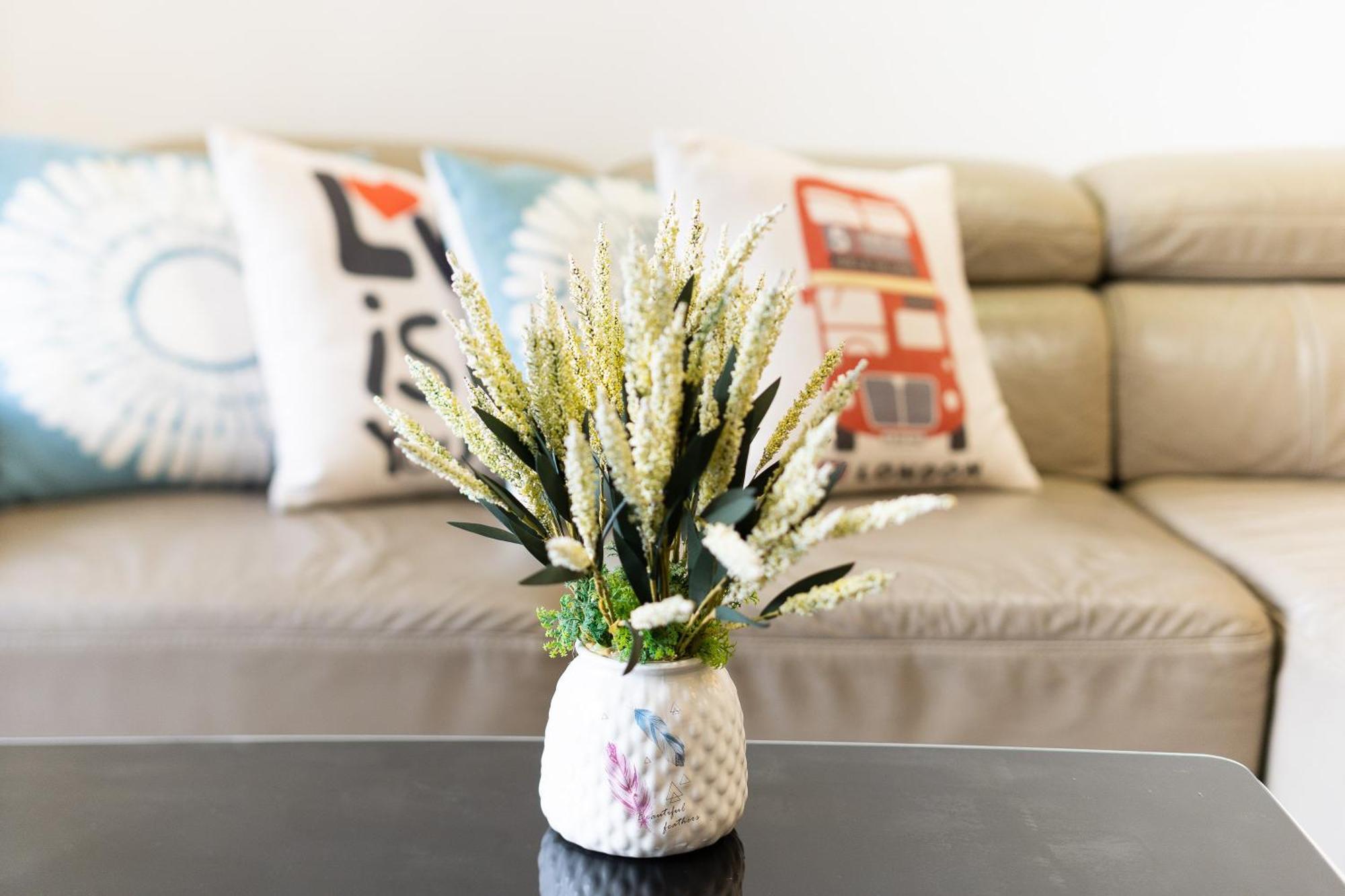 2br-vibrant Home-sunrise North-d7-hana's