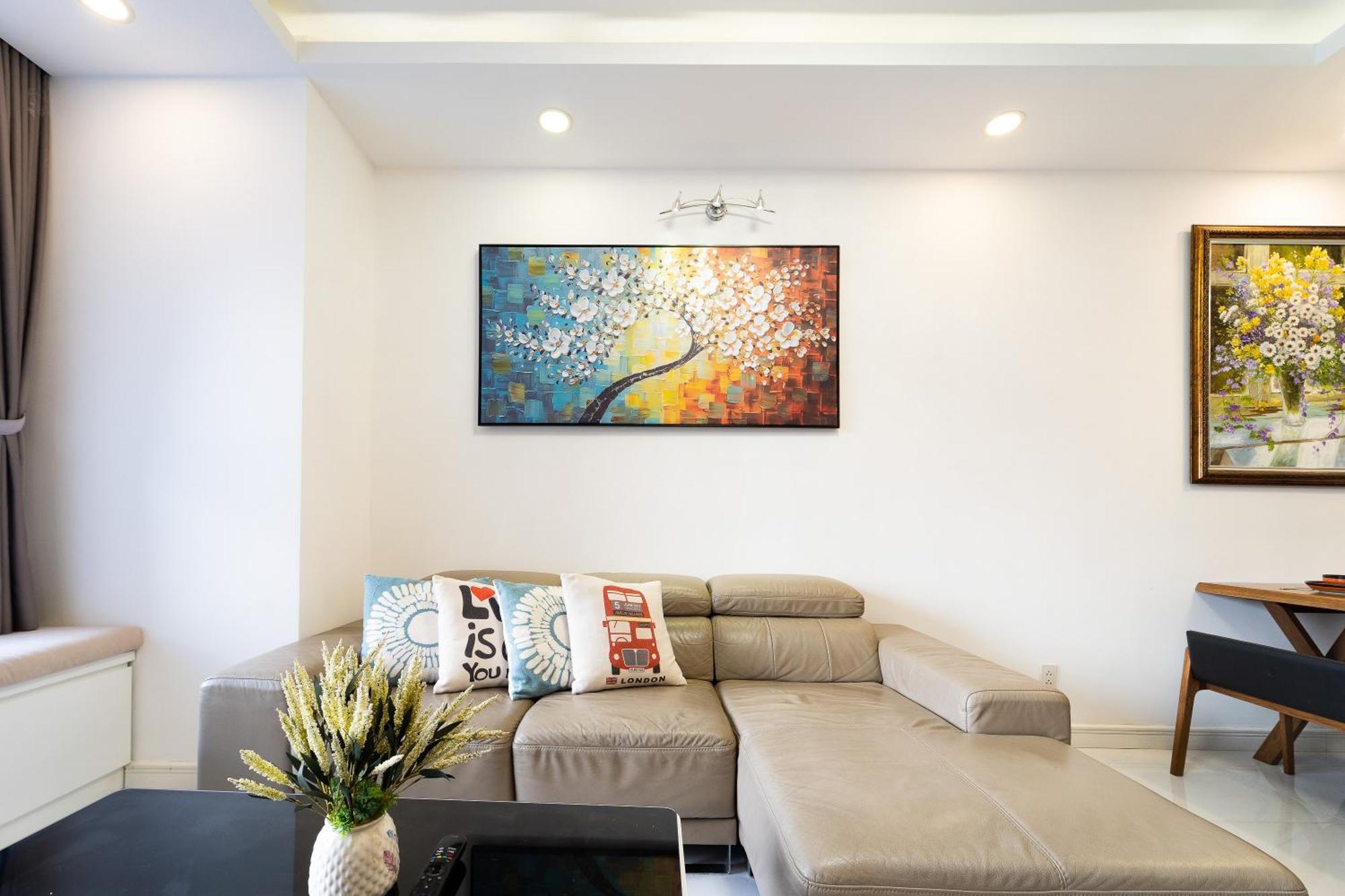 2br-vibrant Home-sunrise North-d7-hana's Apartment