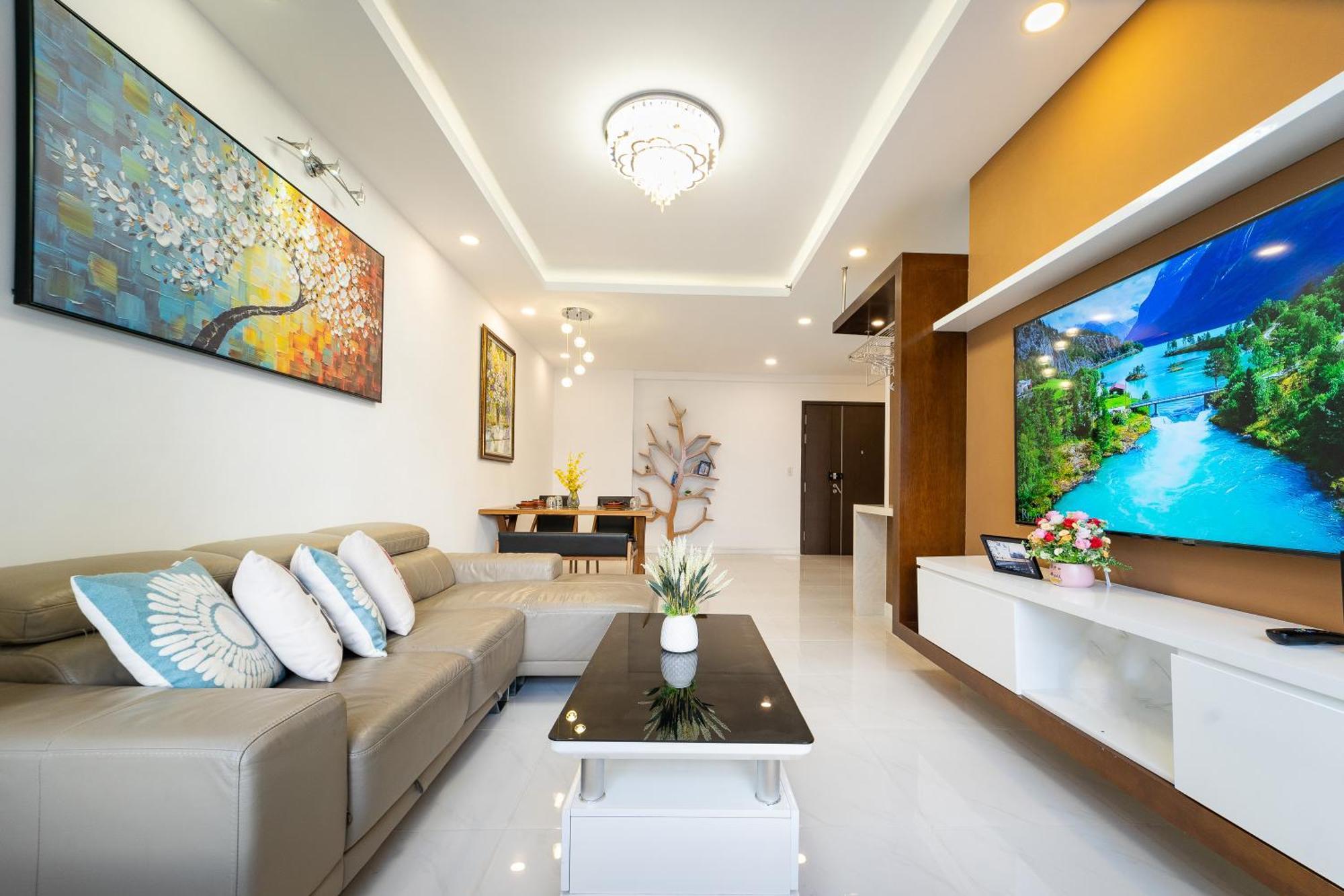 Apartment 2br-vibrant Home-sunrise North-d7-hana's