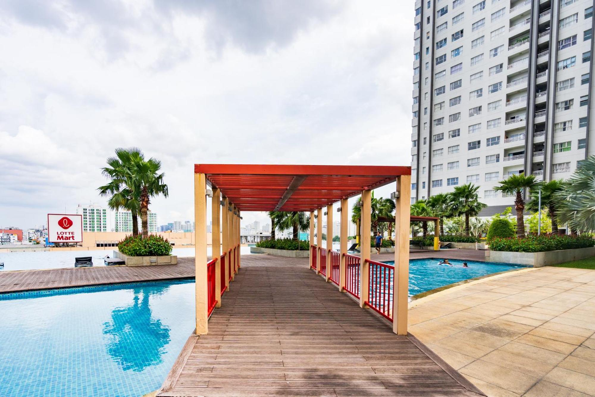 Apartment 2br-vibrant Home-sunrise North-d7-hana's Ho Chi Minh City