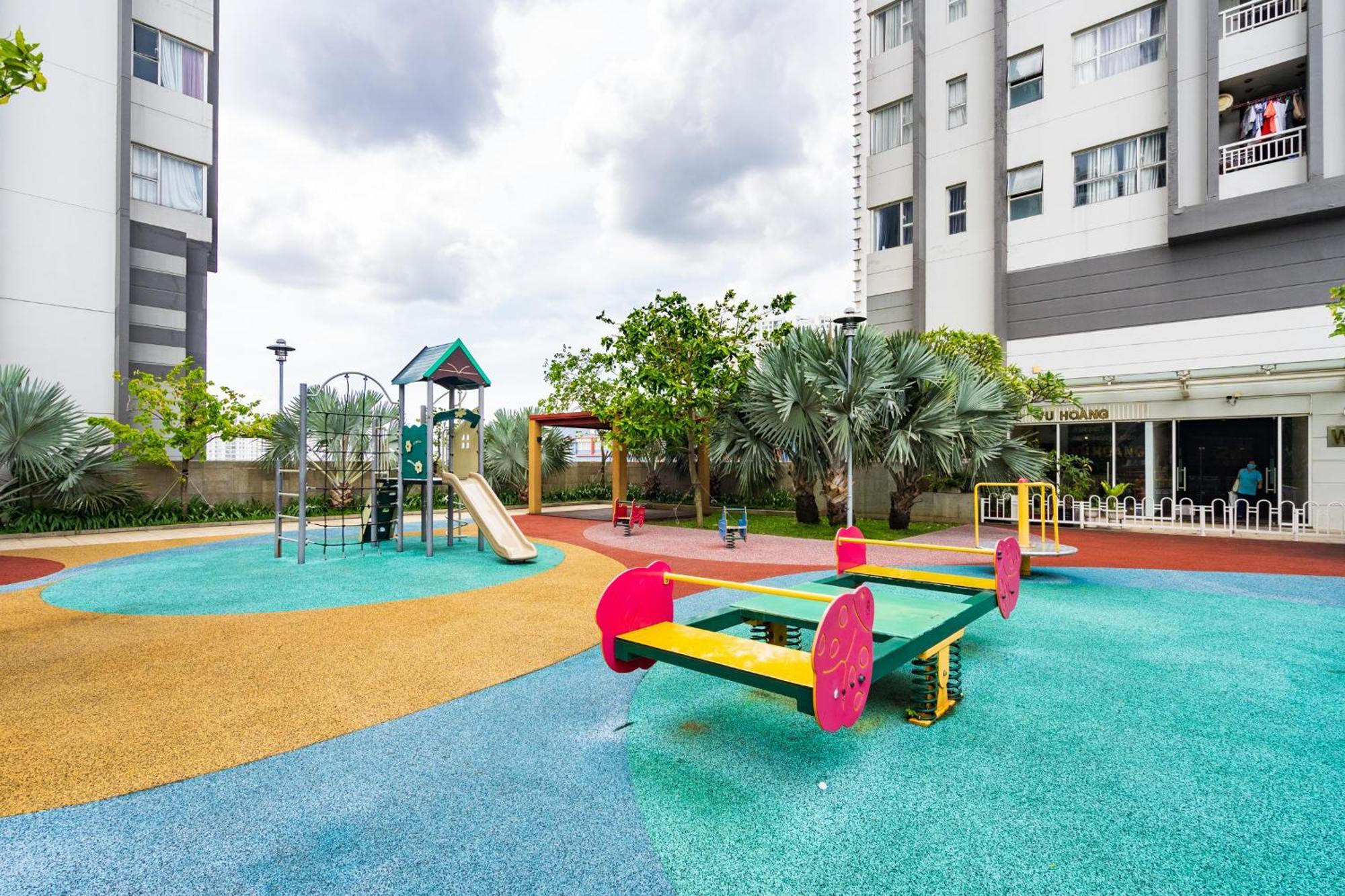 2br-vibrant Home-sunrise North-d7-hana's Ho Chi Minh City