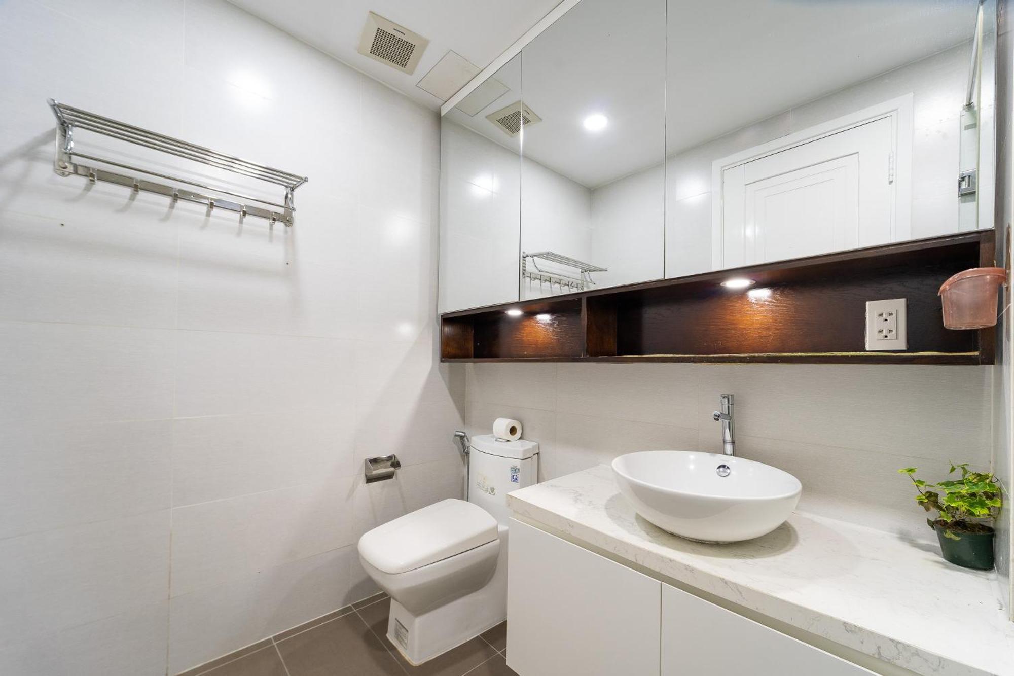 2br-vibrant Home-sunrise North-d7-hana's Apartment Ho Chi Minh City