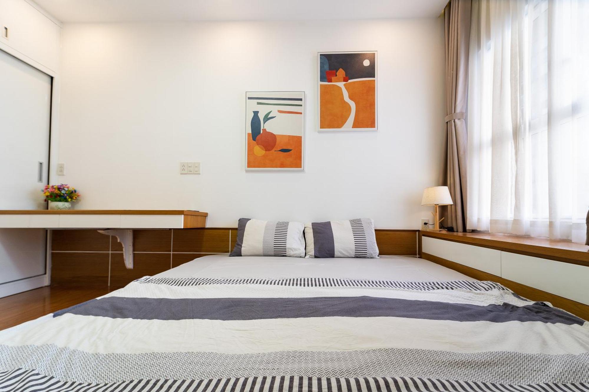 2br-vibrant Home-sunrise North-d7-hana's Apartment